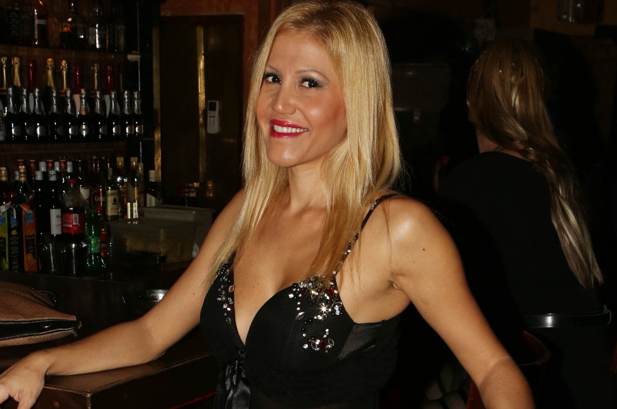 Σπάνια έξοδος για την Αννούλα Φλωρινιώτη μετά τη διπλή απώλεια πατέρα και αδελφού