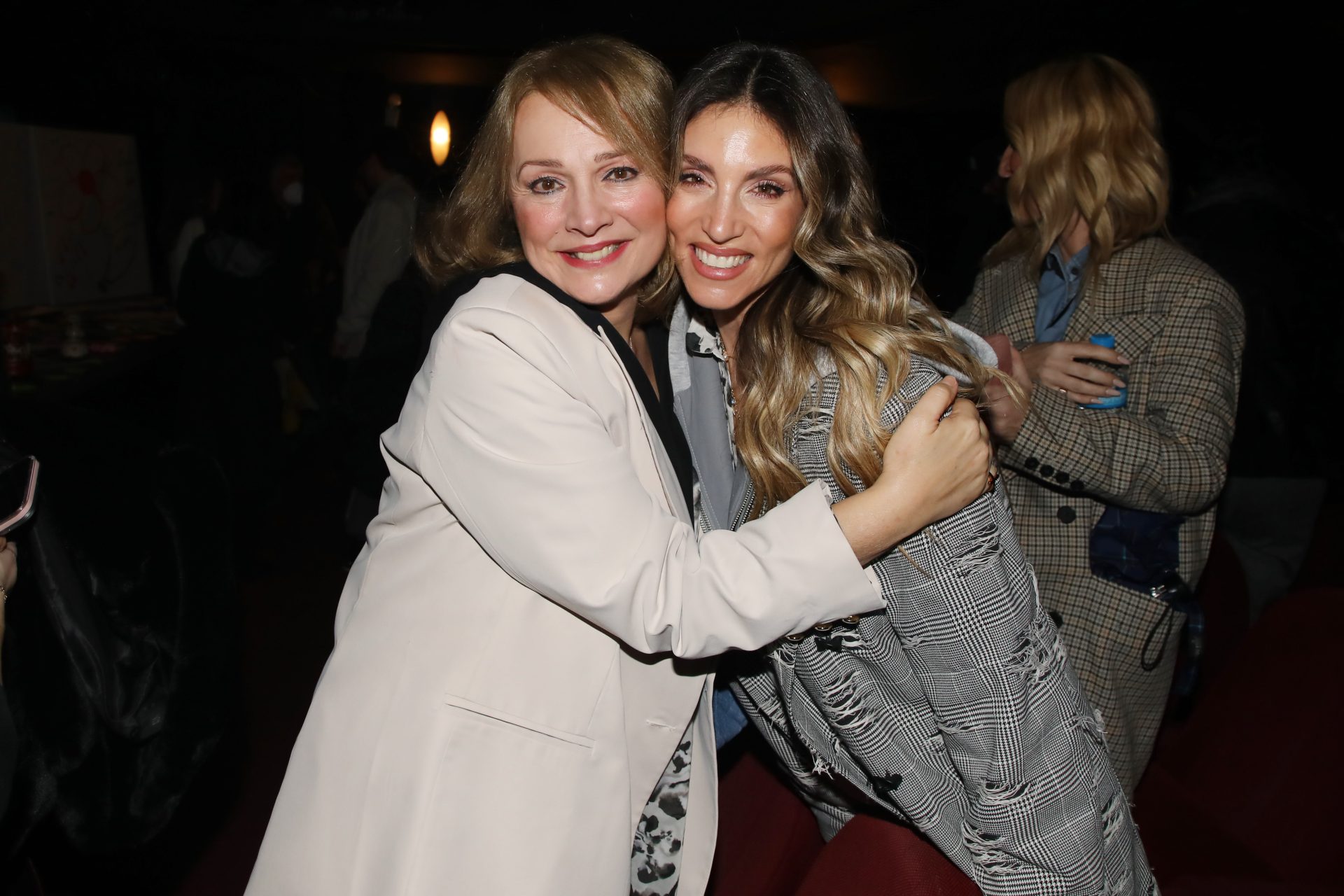 Η Αθηνά Οικονομάκου στην πρεμιέρα της κουμπάρας της, Νίκης Παλληκαράκη