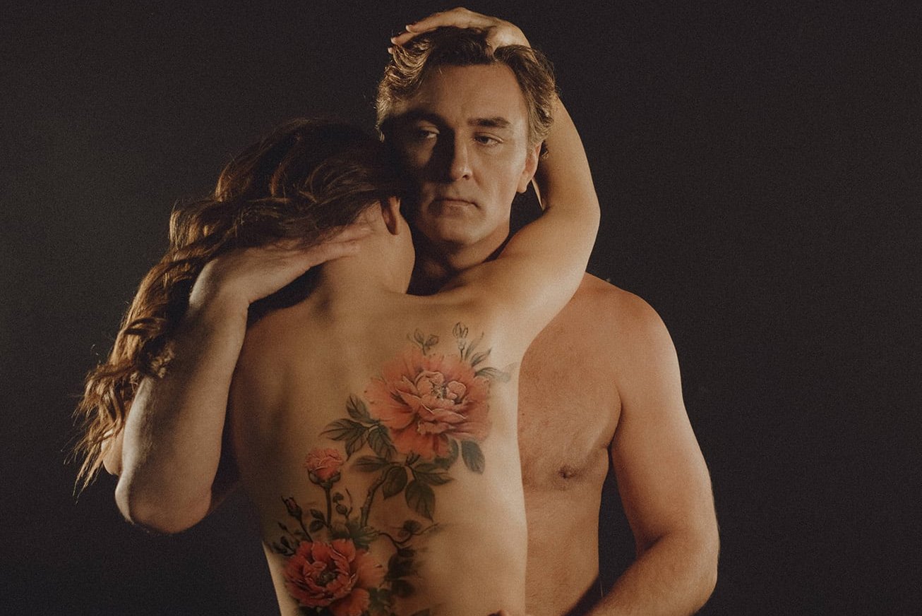 Σβιτάιλο και Δαβάκη πόζαραν γυμνοί για το promo της παράστασης