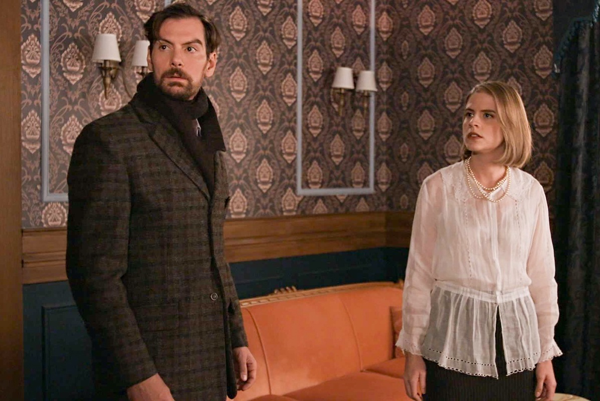 Συνταρακτικές οι εξελίξεις στο «Grand Hotel»: Ο Ρήγας βρίσκεται στα χέρια του Διονύση.