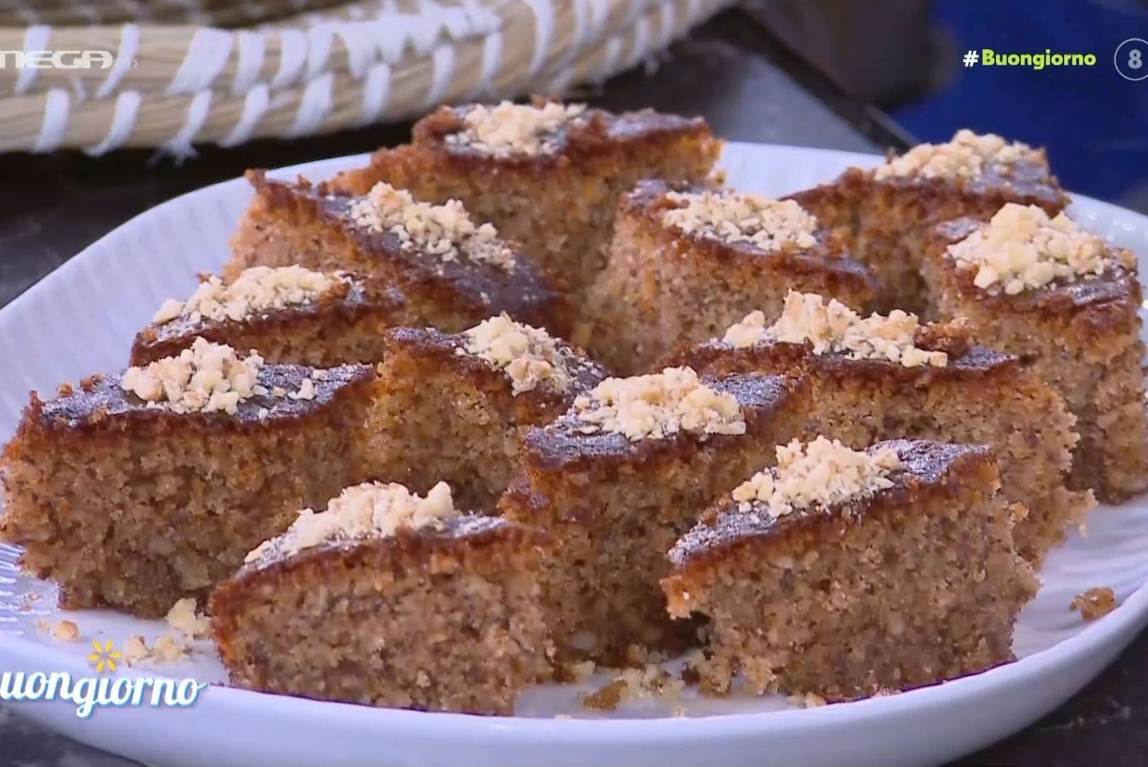 Καρυδόπιτα από τον Δημήτρη Σκαρμούτσο