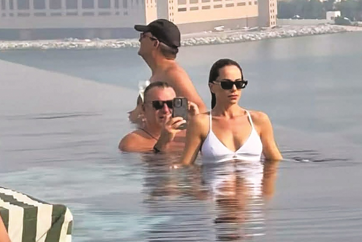 Ο Λιάγκας εκτελεί χρέη φωτογράφου της Αντωνά στο Ντουμπάι