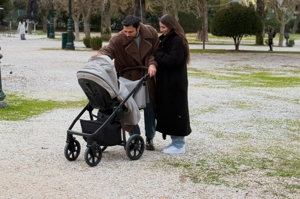 Ανδρέας Γεωργίου - Σιμώνη Χριστοδούλου: Βόλτα με την κορούλα τους στην Κηφισιά