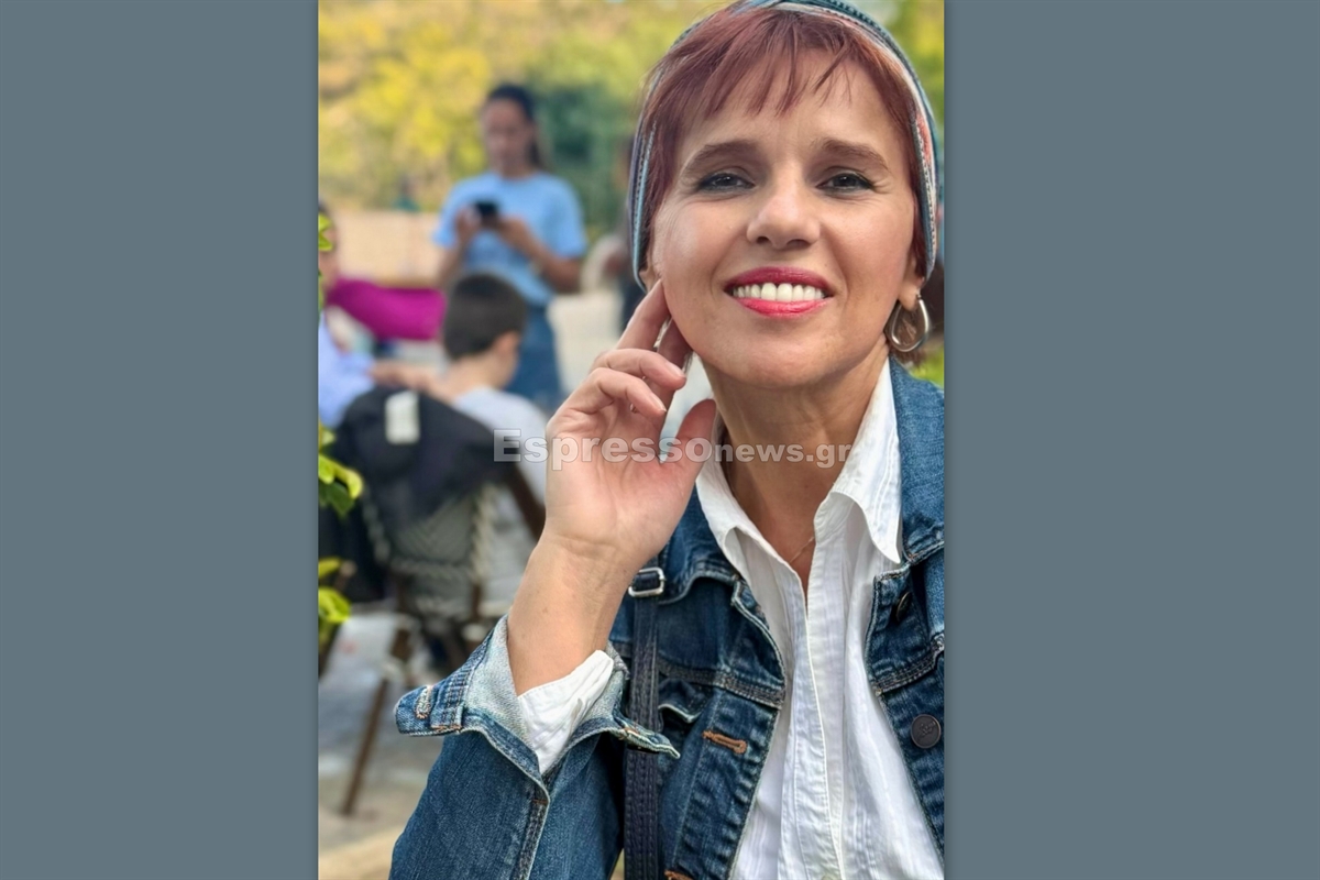 Πανέμορφη η μητέρα γνωστής ηθοποιού – Μαμά και κόρη για καφέ στο Θησείο