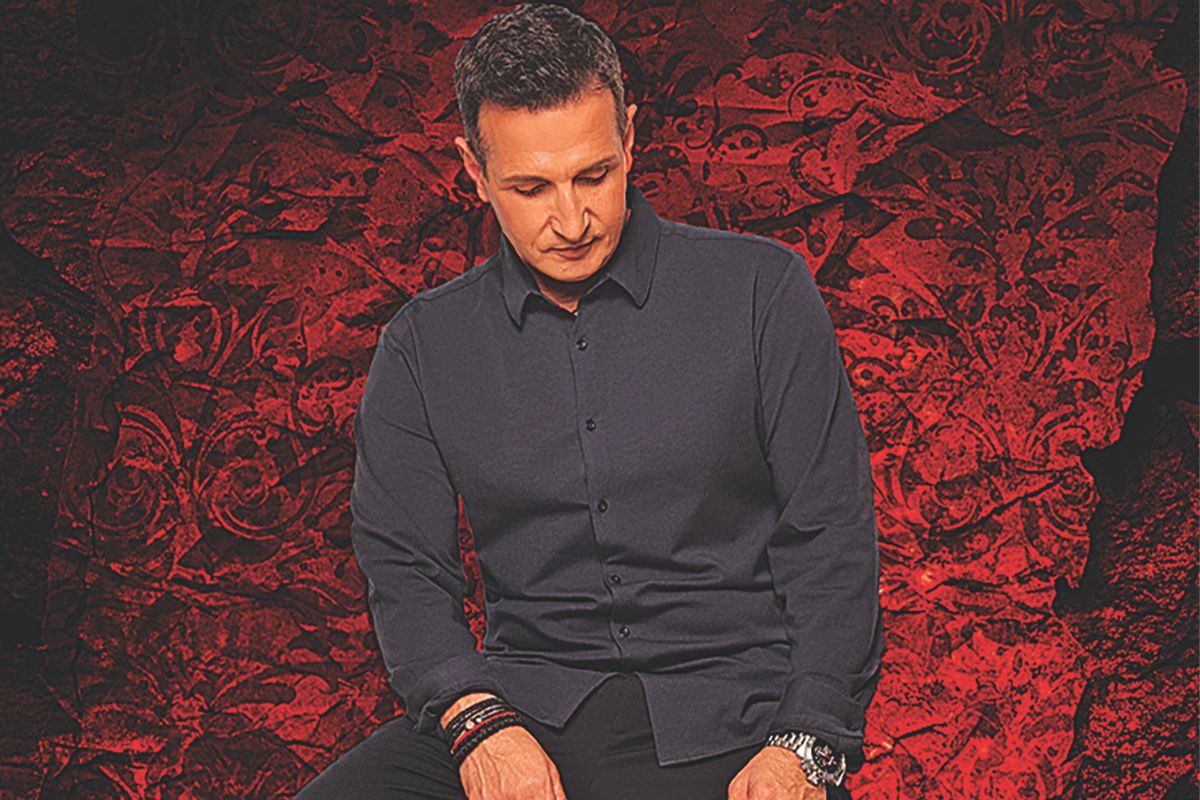 «Μια μαχαιριά» για «Να μ’ αγαπάς»: Το νέο ερωτικό κομμάτι του Δημήτρη Μπάση