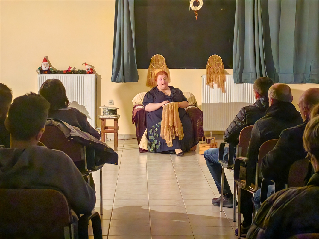 Παράσταση με ουσία στις φυλακές Θηβών