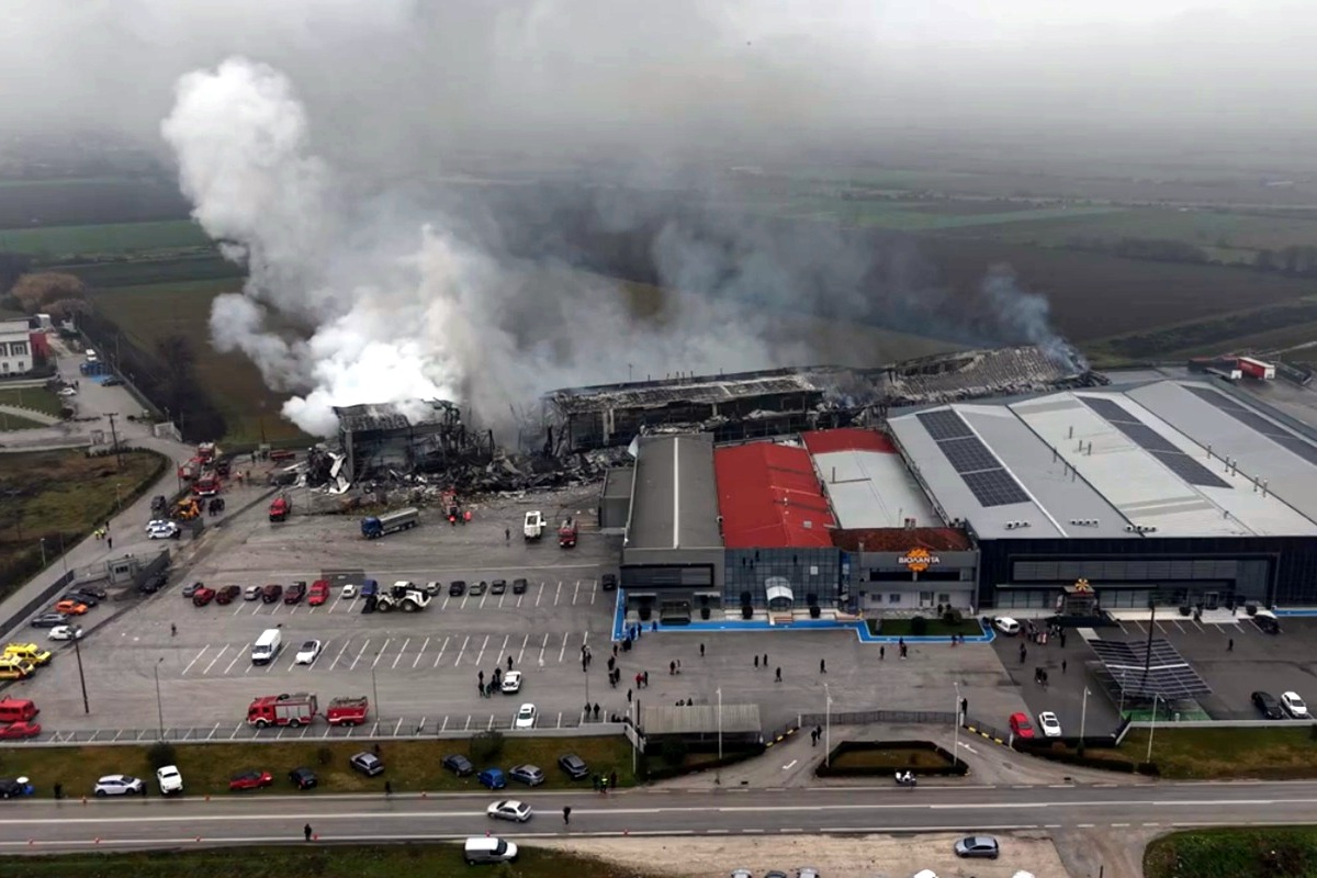 Τραγωδία δίχως τέλος στα Τρίκαλα - Βρέθηκε και πέμπτη σορός γυναίκας στο εργοστάσιο «Βιολάντα»