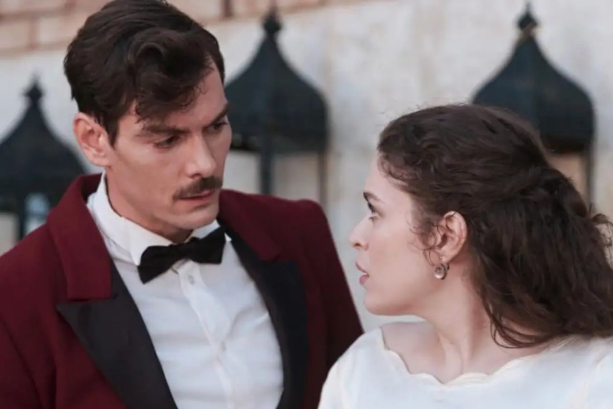 Grand Hotel: Η Αλίκη μαθαίνει ότι ο Πέτρος ζει και ξεσπά εναντίον του