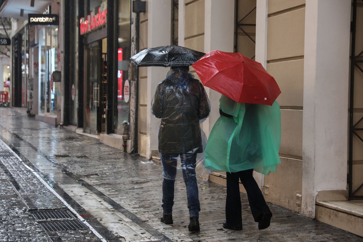 Ισχυρές βροχές και καταιγίδες - Σταδιακή βελτίωση του καιρού μέσα στην ημέρα