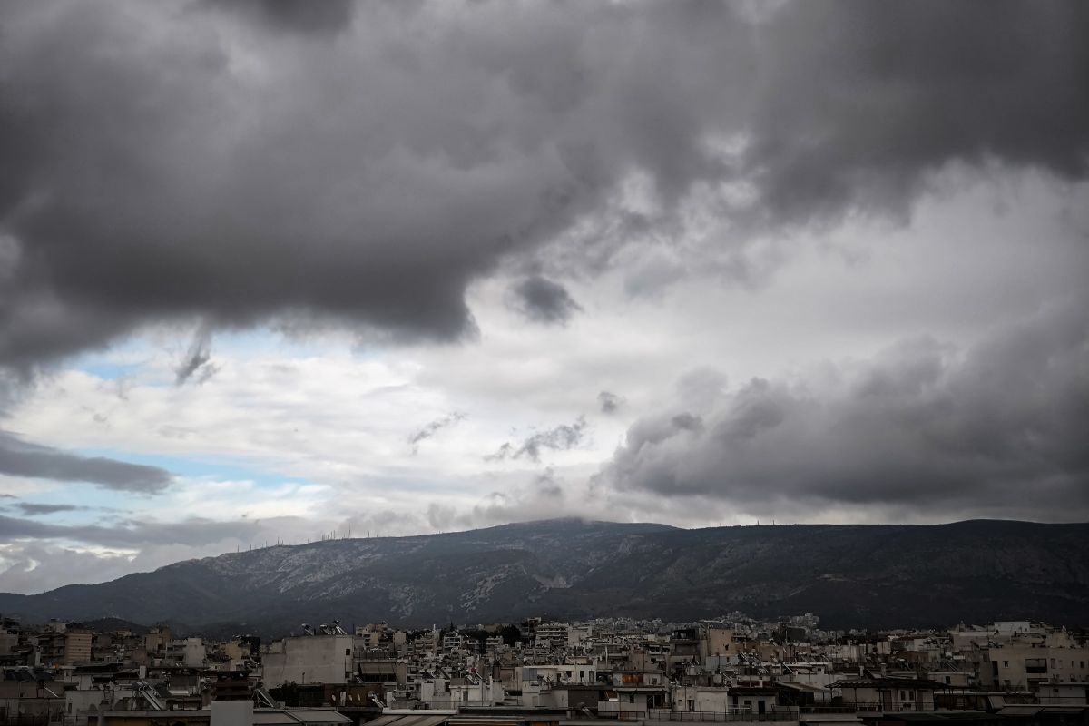 Ο καιρός την Κυριακή: Συννεφιά με κρύο και δυνατούς βοριάδες