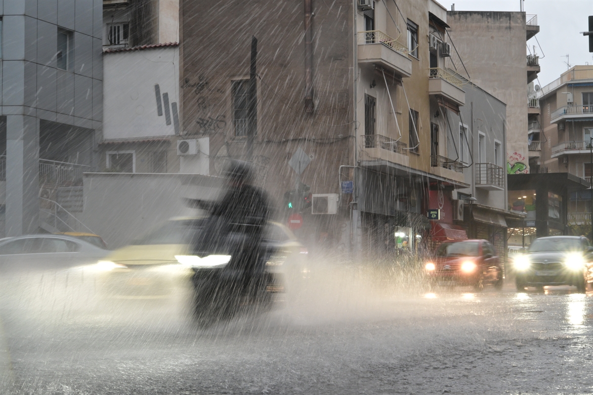 Αισθητή είναι η αλλαγή του καιρού - Βροχές μέσα στην ημέρα