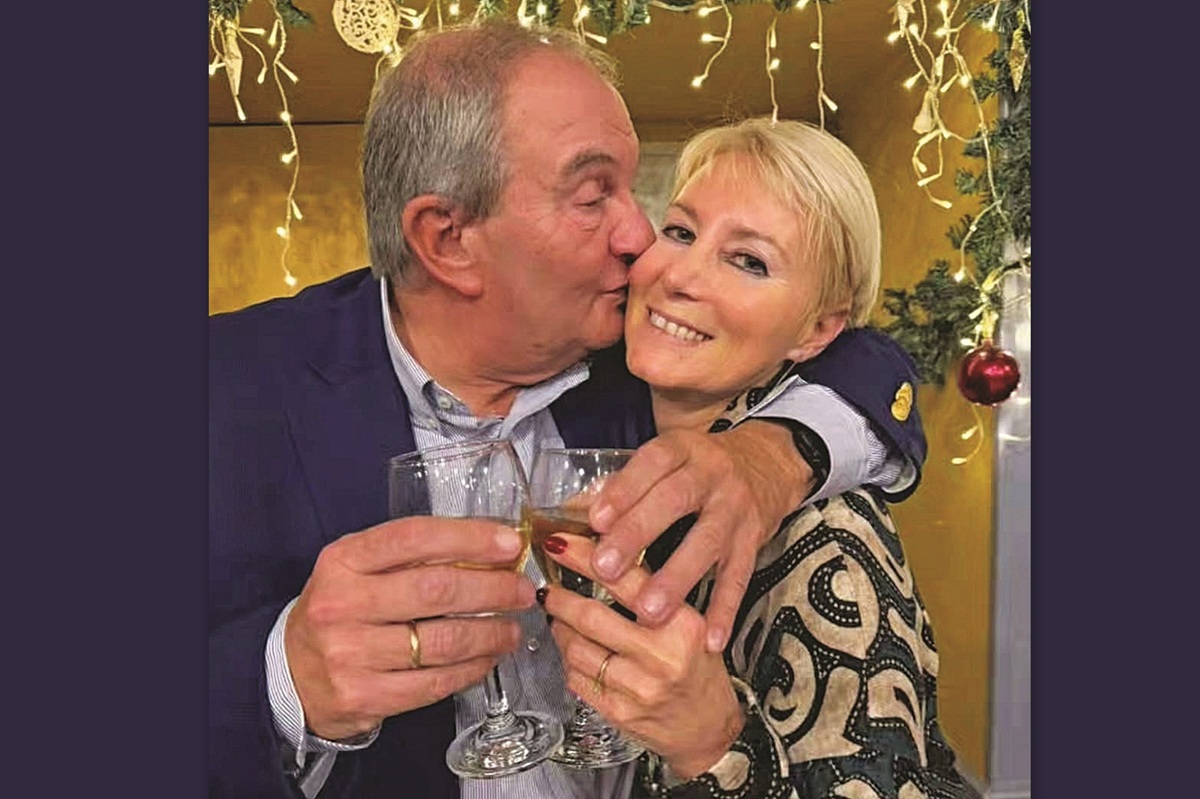 Κώστας Καραμανλής: «Καλή χρονιά» με φιλί στη Νατάσα του