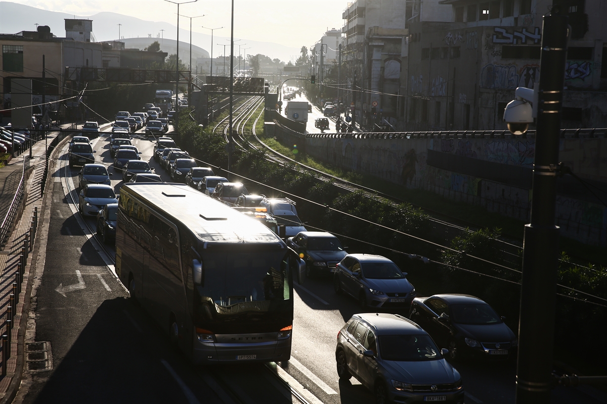 Αυξημένη κίνηση στους δρόμους - Προγραμματισμένα έργα «παραλύουν» την Αττική