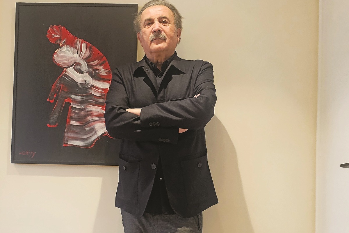 Αποκαλυπτικός Λάκης Λαζόπουλος στο σπίτι γκαλερί του