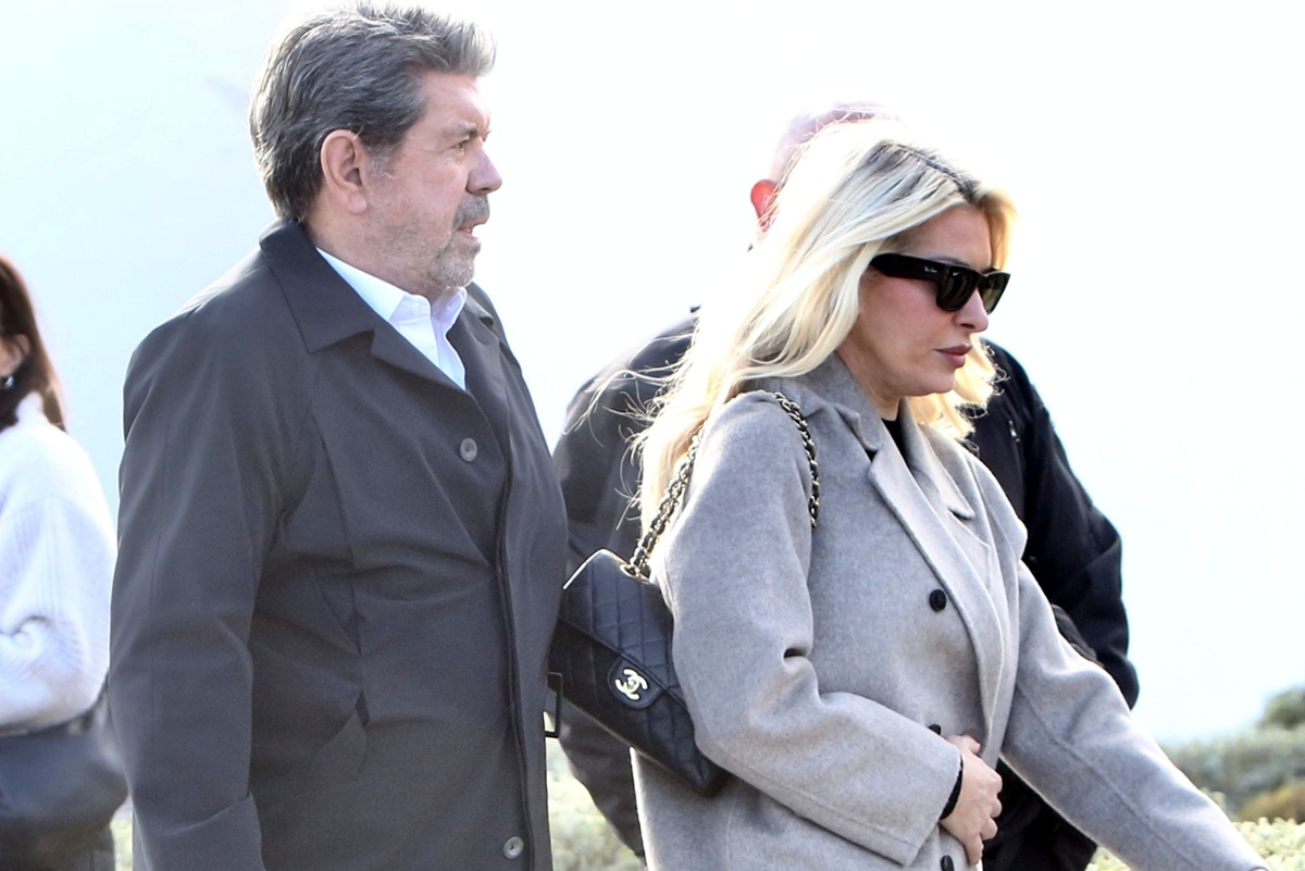 Ελένη Μενεγάκη - Γιάννης Λάτσιος: Μαζί στην κηδεία του Γιώργου Παπαδάκη