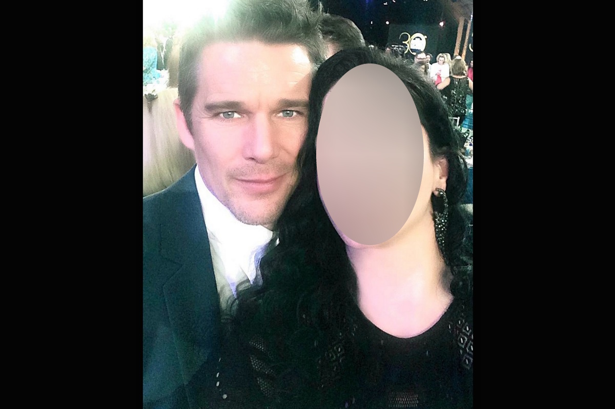 Ελληνίδα ηθοποιός ποζάρει στο πλευρό του Ίθαν Χοκ