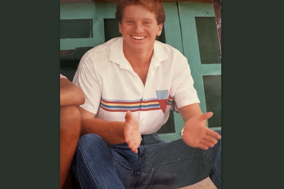 Δε πάει ο νους σας ποιος κύριος της ελληνικής τηλεόρασης είναι ο νεαρός