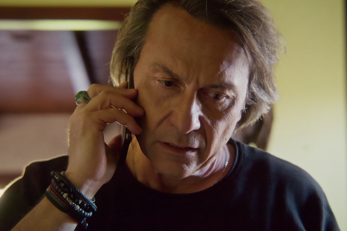 «Να μ’αγαπάς»: Ο Άγγελος πείθεται πως το τροχαίο ήταν στημένο και αποφασίζει να χτυπήσει τους Καλλιγάδες