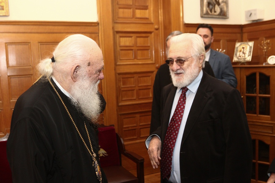 Ο Γιάννης Σμαραγδής συνάντησε τον Αρχιεπίσκοπο Ιερώνυμο