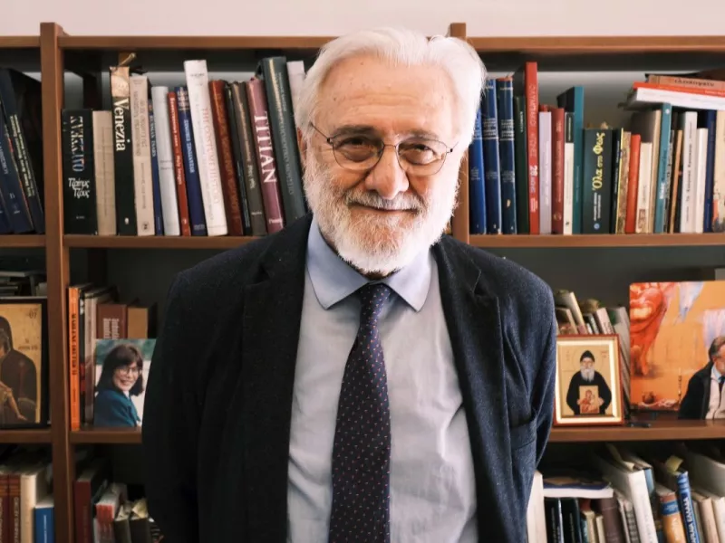 Ο Σμαραγδής συνατά στο σινεμά τον Κολοκτρώνη