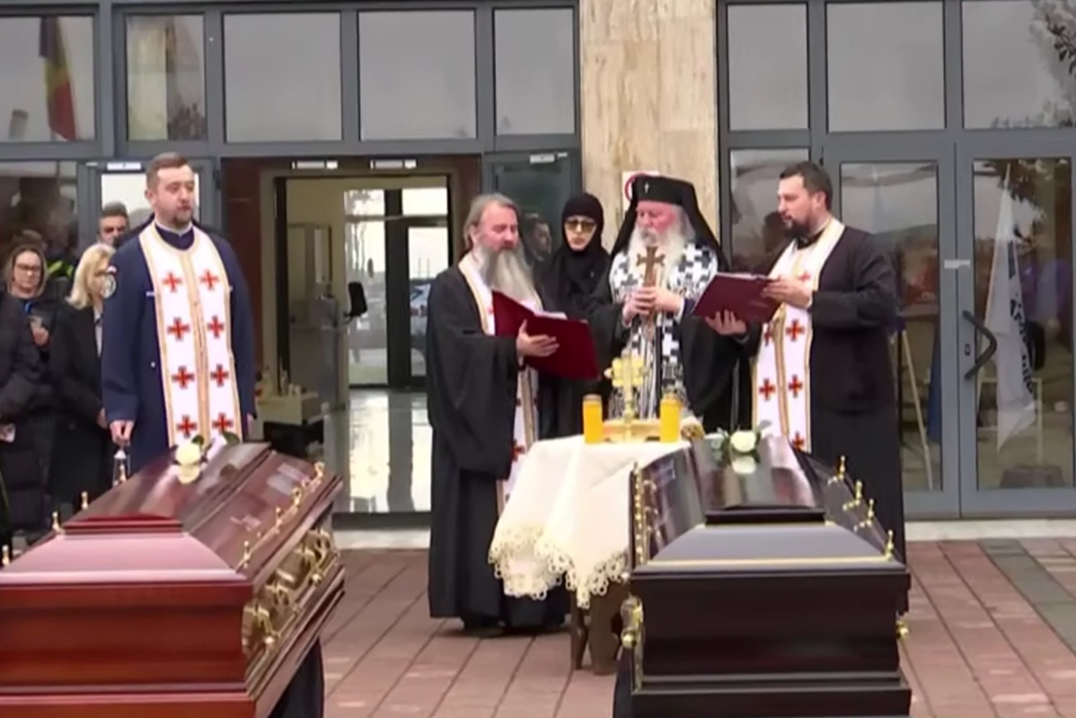 Δυστύχημα Ρουμανία: Τρισάγιο για τους επτά νεκρούς λίγο πριν μπουν οι σοροί στο C130