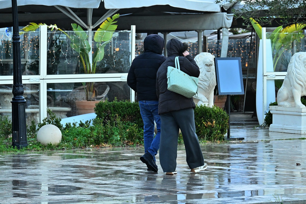 Νέα επιδείνωση του καιρού από το μεσημέρι της Παρασκευής - Έρχονται βροχές, καταιγίδες και χιόνια