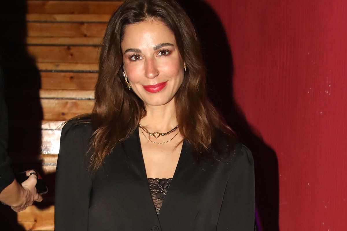 Κατερίνα Παπουτσάκη: «Γιατί να απαγορεύεται ο έρωτας σε μια χωρισμένη 47χρονη μητέρα;»