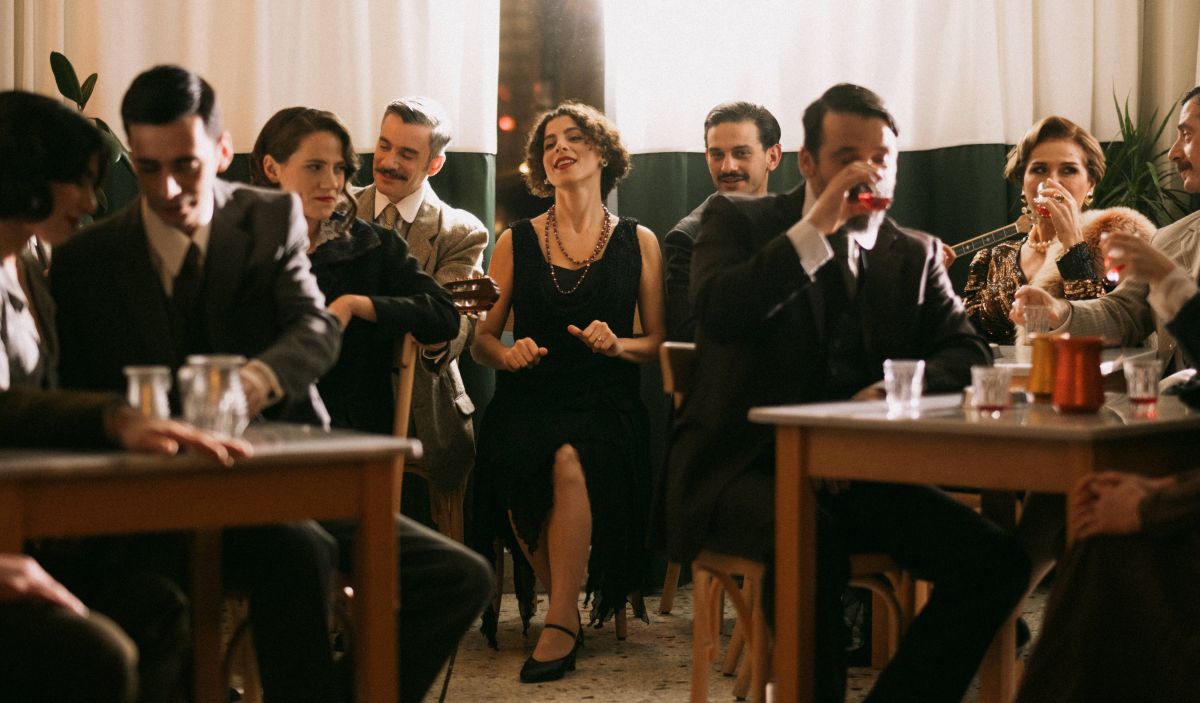 «Astoria» στο φως! Οι πρώτες εικόνες από τη νέα, μεγάλη παραγωγή του θεάτρου Παλλάς