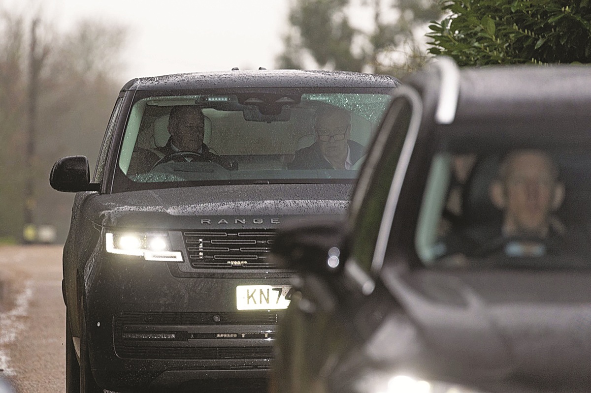 Η μεταφορά του πρίγκιπα Άντριου μετά τη σύλληψή του