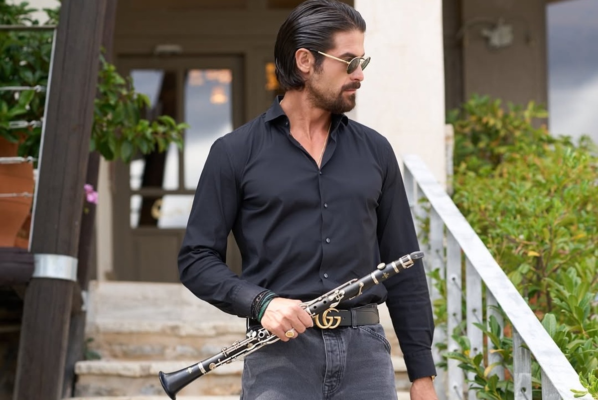 Ο Άρης Μουγκοπέτρος παίζει ξανά κλαρίνο μετά τον ακρωτηριασμό των δαχτύλων του