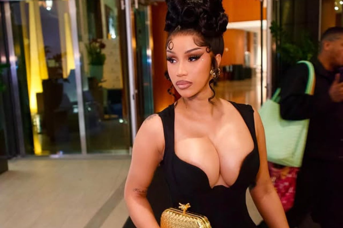 Cardi B: Ατύχημα on stage στο Λας Βέγκας - Σωριάστηκε και το γύρισε σε σόου