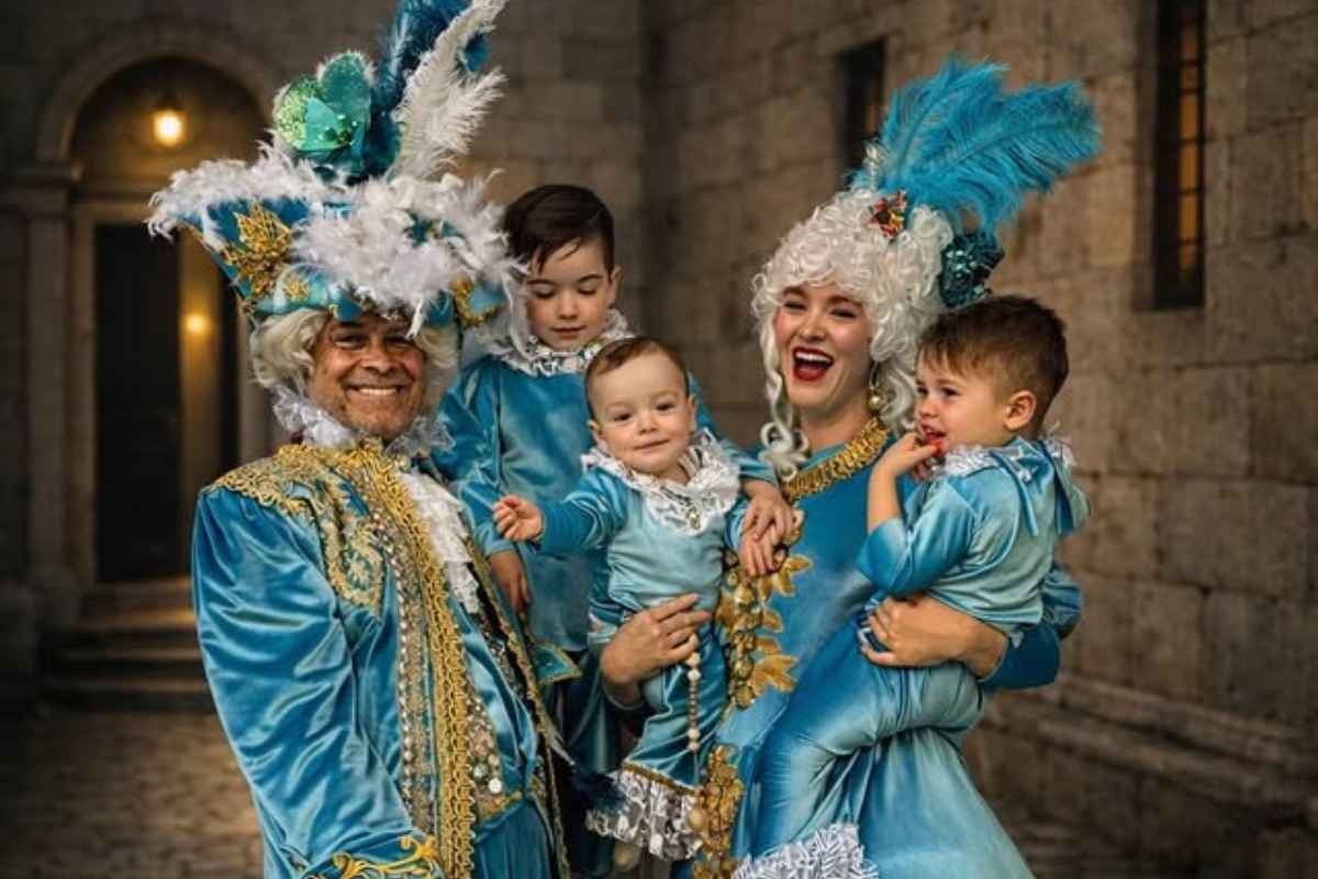 Χάρης Χριστόπουλος: Σε παραμυθένιο καρναβάλι με την οικογένειά του