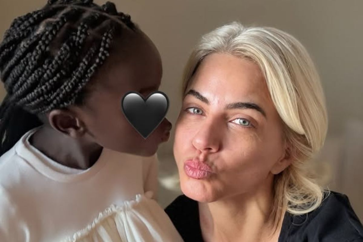 Χριστίνα Κοντοβά: Με την κόρη της στο καρναβάλι της Πάτρας