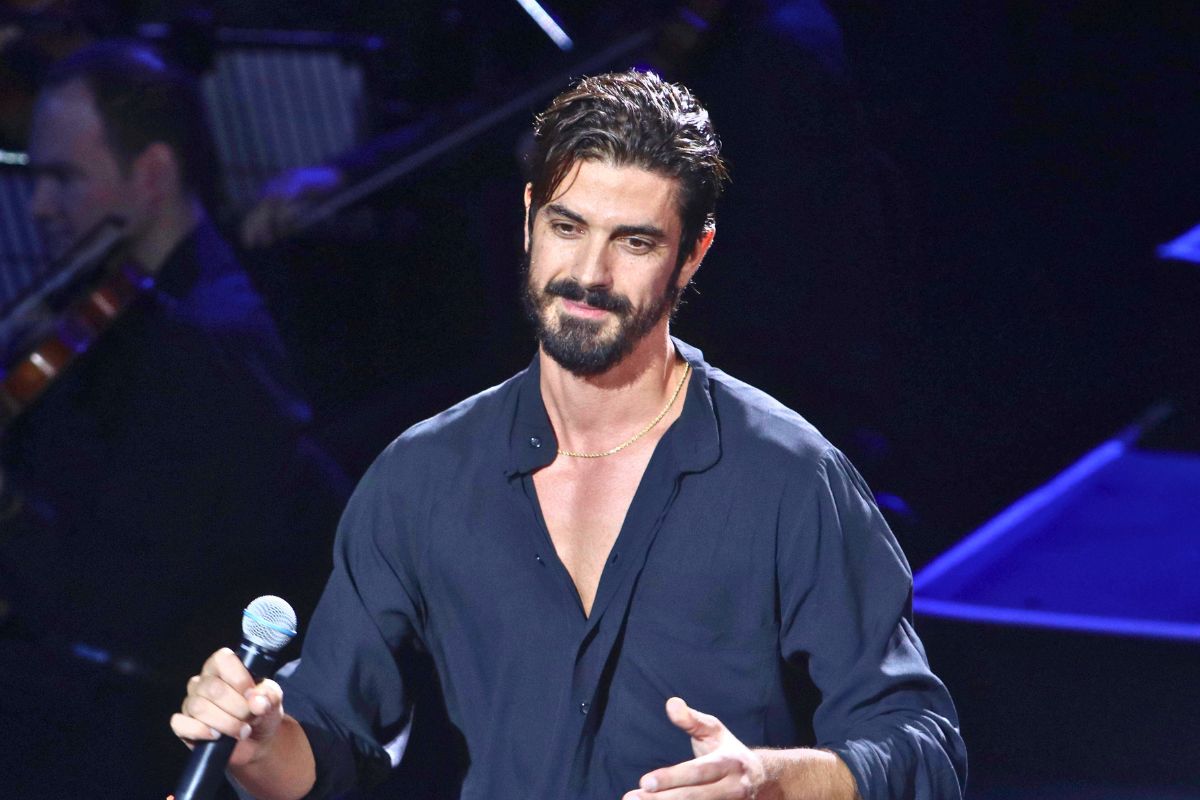 Δημήτρης Γκοτσόπουλος: «Να δουλεύουμε λιγότερο, για να μη χάνουμε την οικογένειά μας»