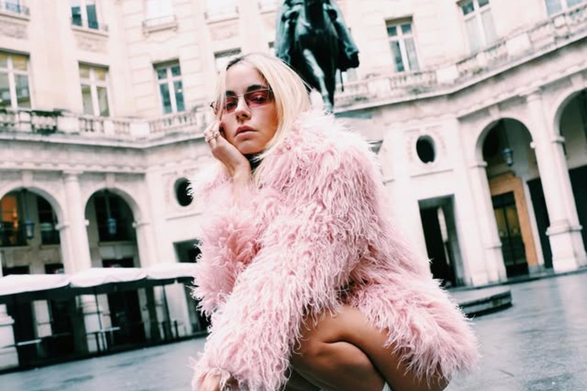 Δούκισσα Νομικού στο Παρίσι: Γυρίσματα στη βροχή - «Πάνε τα μαλλάκια μου, πάνε τα καημένα»