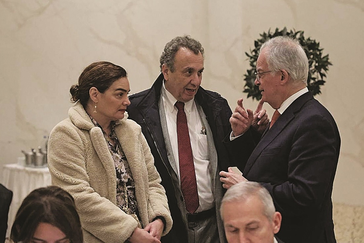 Η αναπάντεχη συνάντηση του Κωνσταντίνου Τασούλα με το ζεύγος  Χωμενίδη - Μπρέμπου στα Ιωάννινα