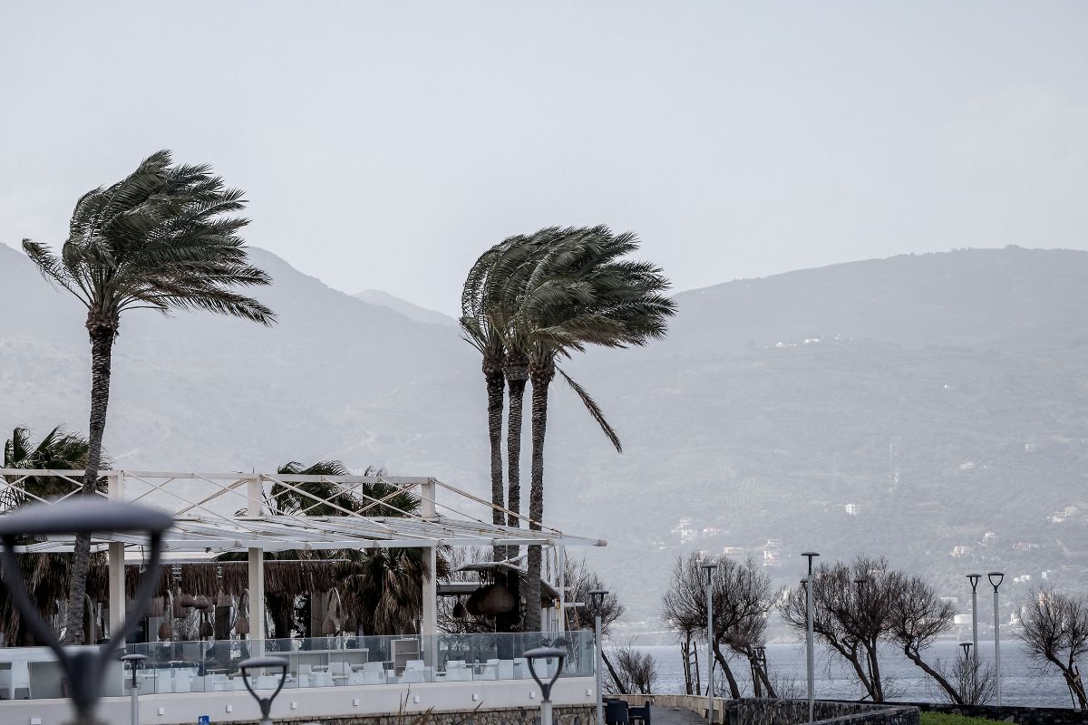 Καιρός: Υποχωρεί η κακοκαιρία με έντονους ανέμους