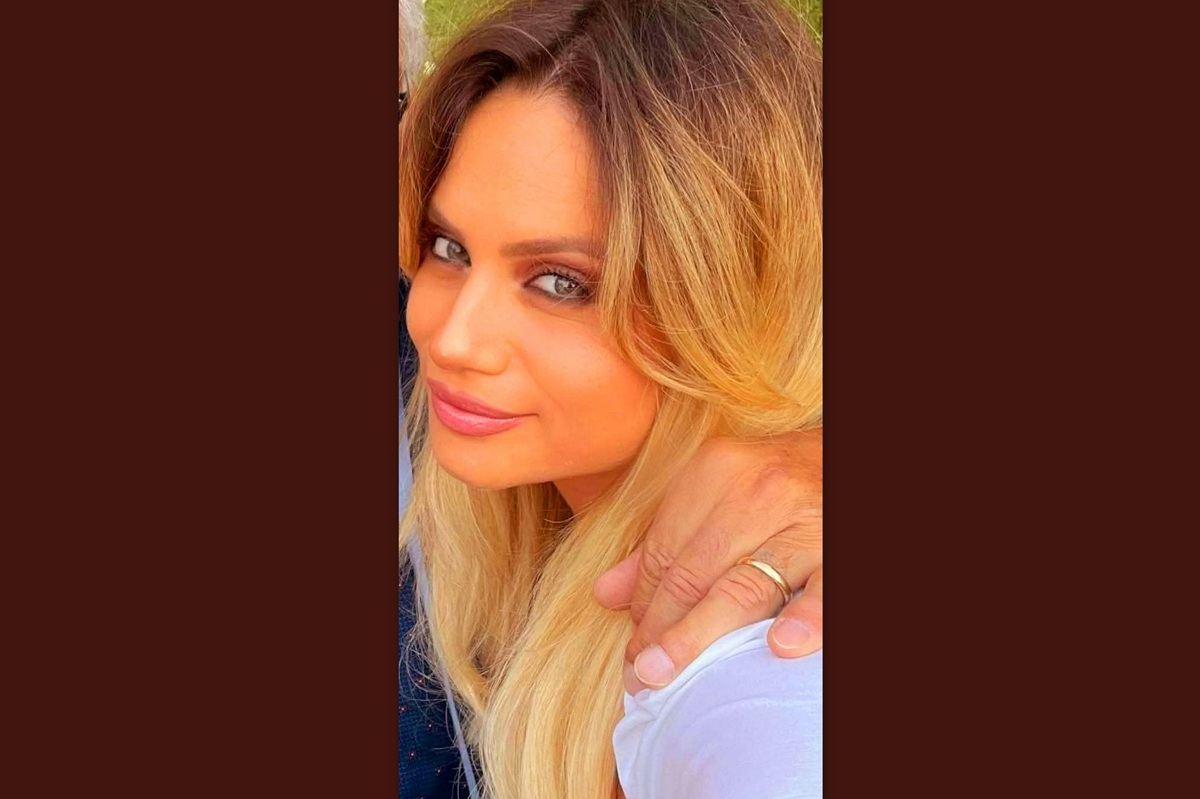 Γνωστός πολιτικός μας «συστήνει» την κούκλα κόρη του