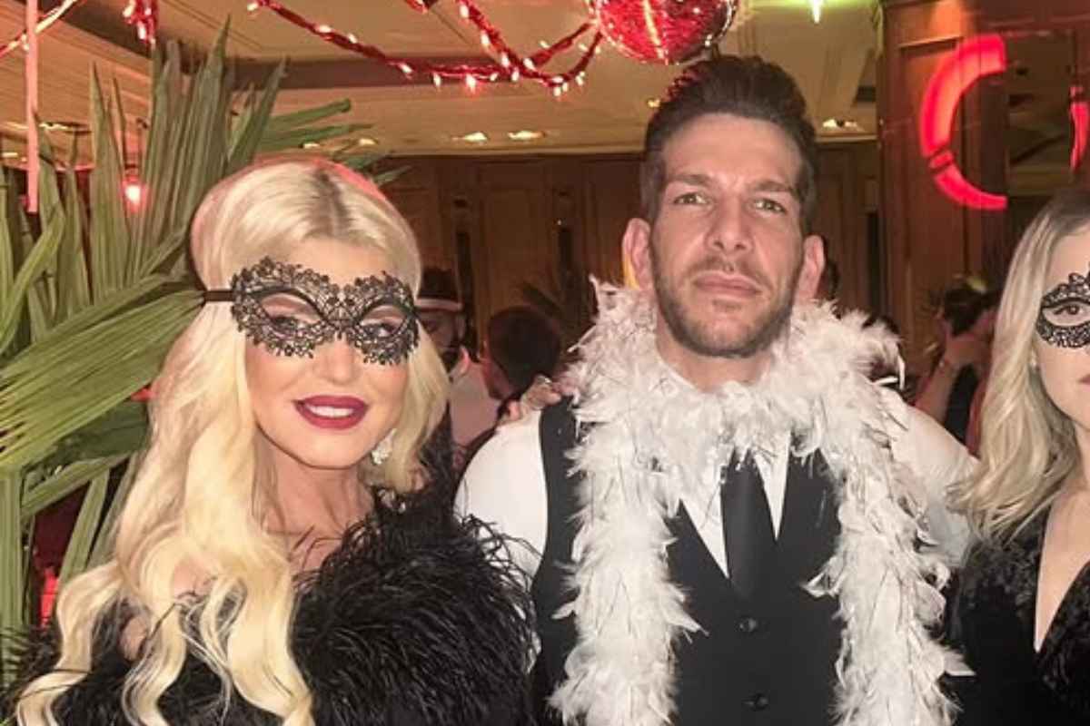 Μαρίνα Σταυράκη: Φόρεσε μάσκα και έγινε «πρωταγωνίστρια» του Moulin Rouge