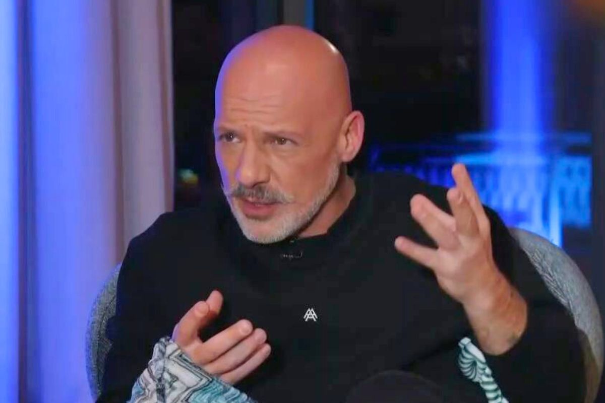 Νίκος Μουτσινάς: «Κάθε πρωί παίρνω ένα χάπι» – Η θρόμβωση που έπαθε και η αποκάλυψη για τη χοληστερίνη