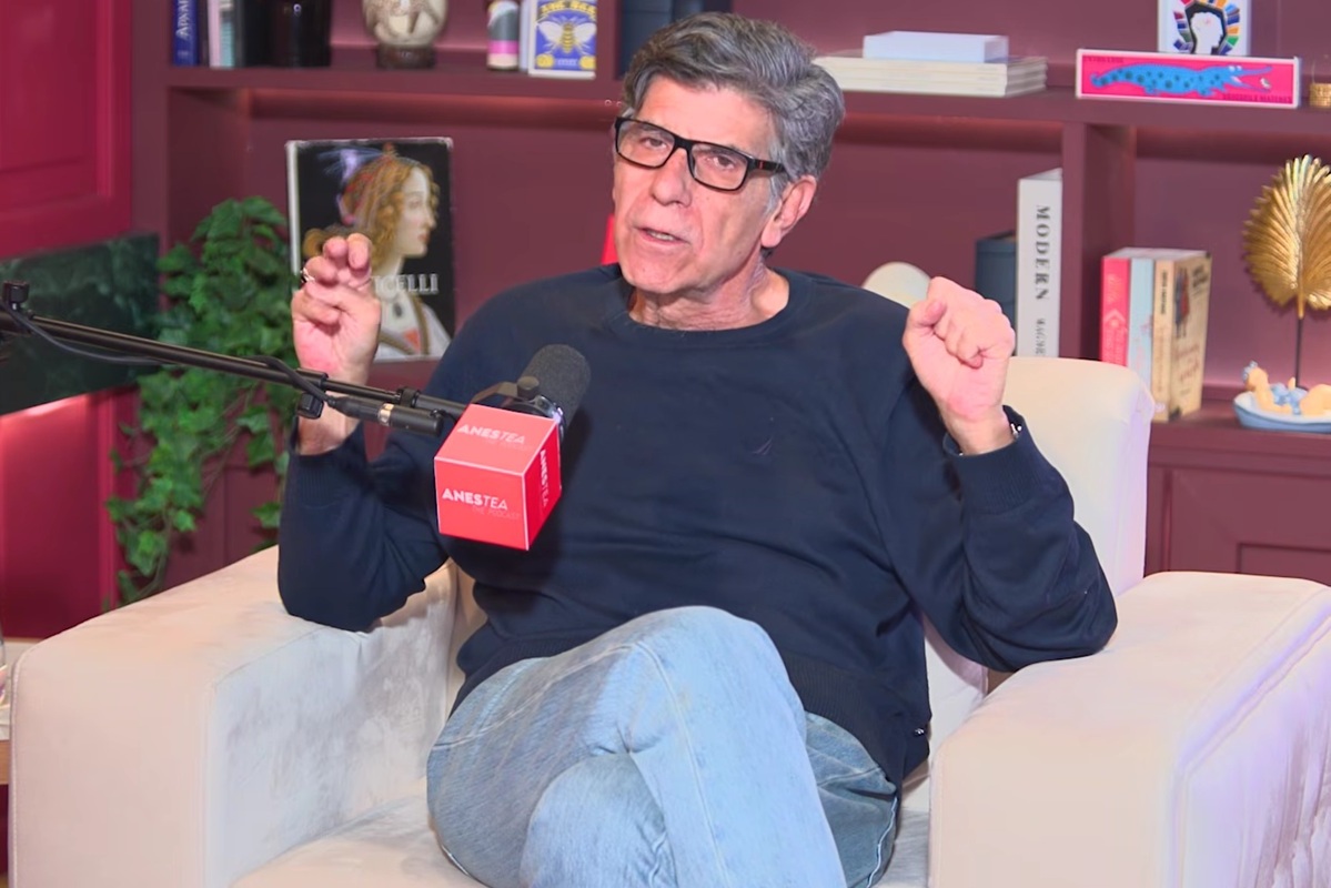 Γιάννης Μπέζος: «Η ελληνική τηλεόραση είναι ψευτοχαρούμενη»