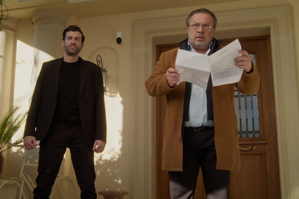 «Να μ’αγαπάς»:  Ο Άγγελος αγοράζει το σπίτι του Θεόφιλου