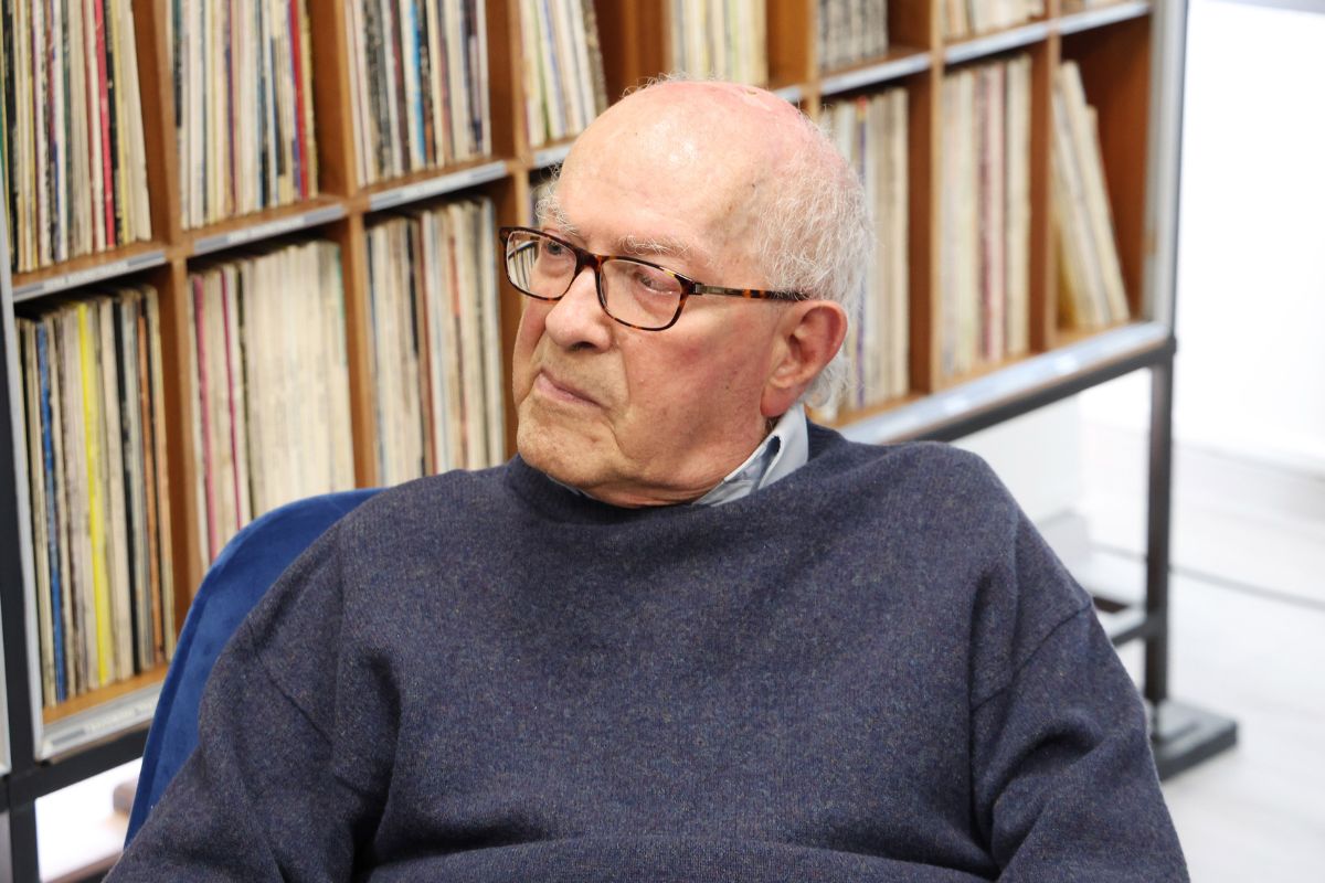 Αφοπλιστικός ο Γιώργος Παπαστεφάνου: «Ο Μάνος Χατζιδάκις υπήρξε από τους έρωτες της ζωής μου»