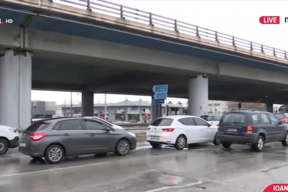 Πλημμύρισε η Πέτρου Ράλλη από την έντονη βροχόπτωση