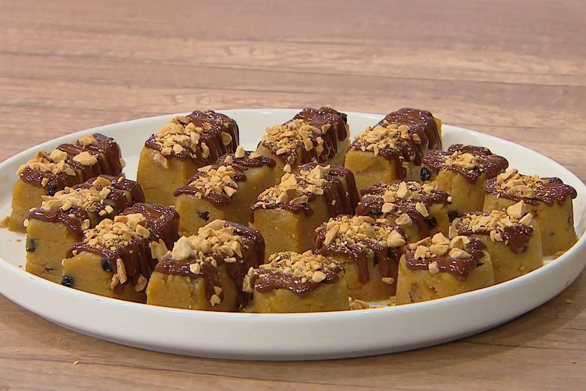 Σιμιγδαλένια χαλβαδάκια