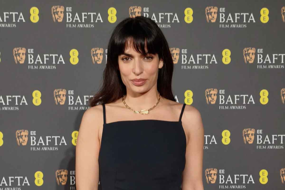 Τόνια Σωτηροπούλου: Ξεχώρισε με σαγηνευτικό φόρεμα στο κόκκινο χαλί των BAFTA