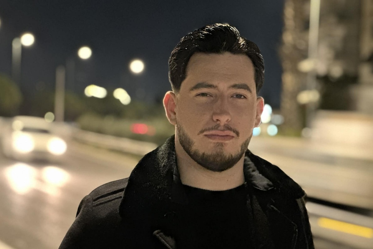 Μάριος Τσιλιγιάννης: Κερδίζει τις εντυπώσεις με τo single «Παραλιακή»!