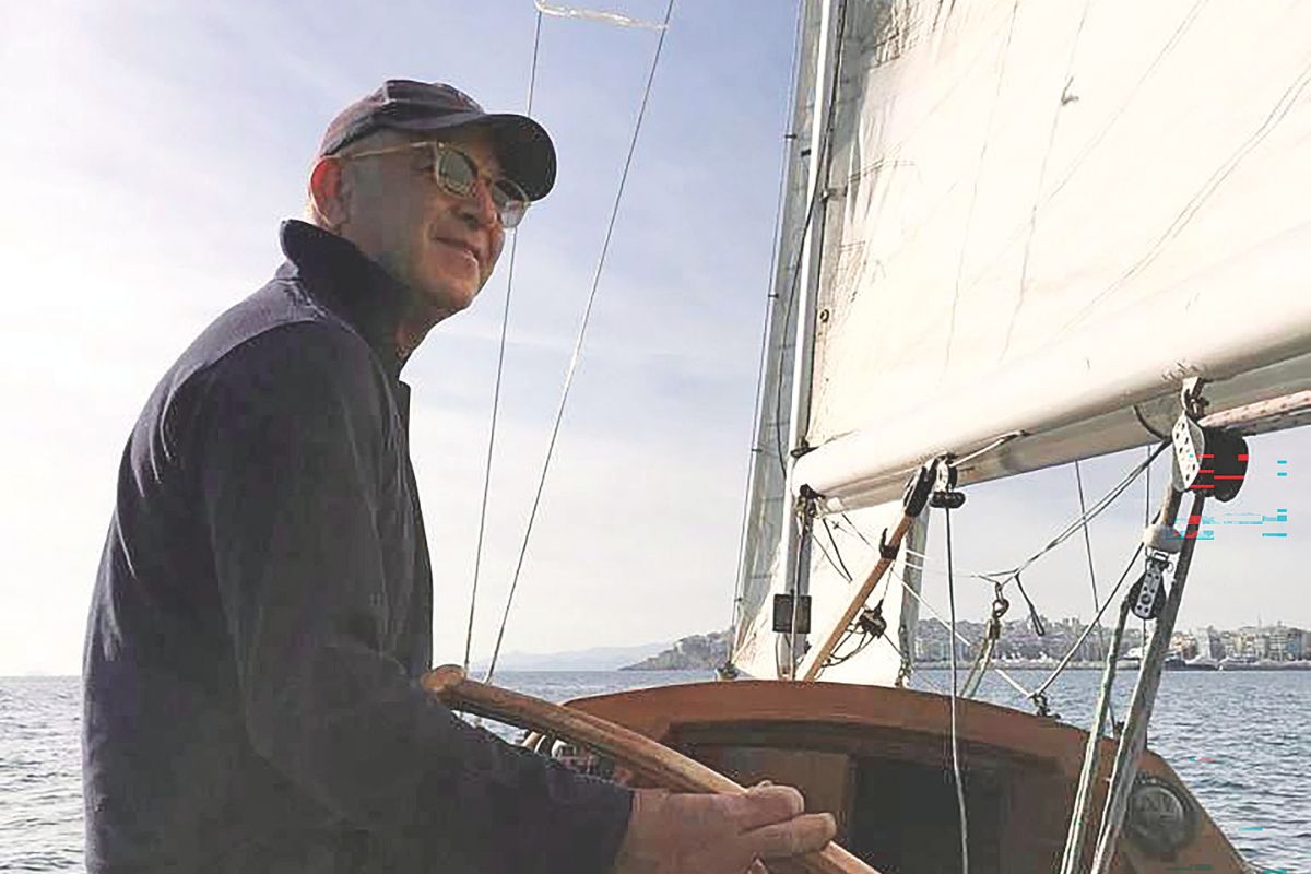 Ο ευγενής Αθηναίος που δάμασε τα κύματα αλλά όχι τον καρκίνο