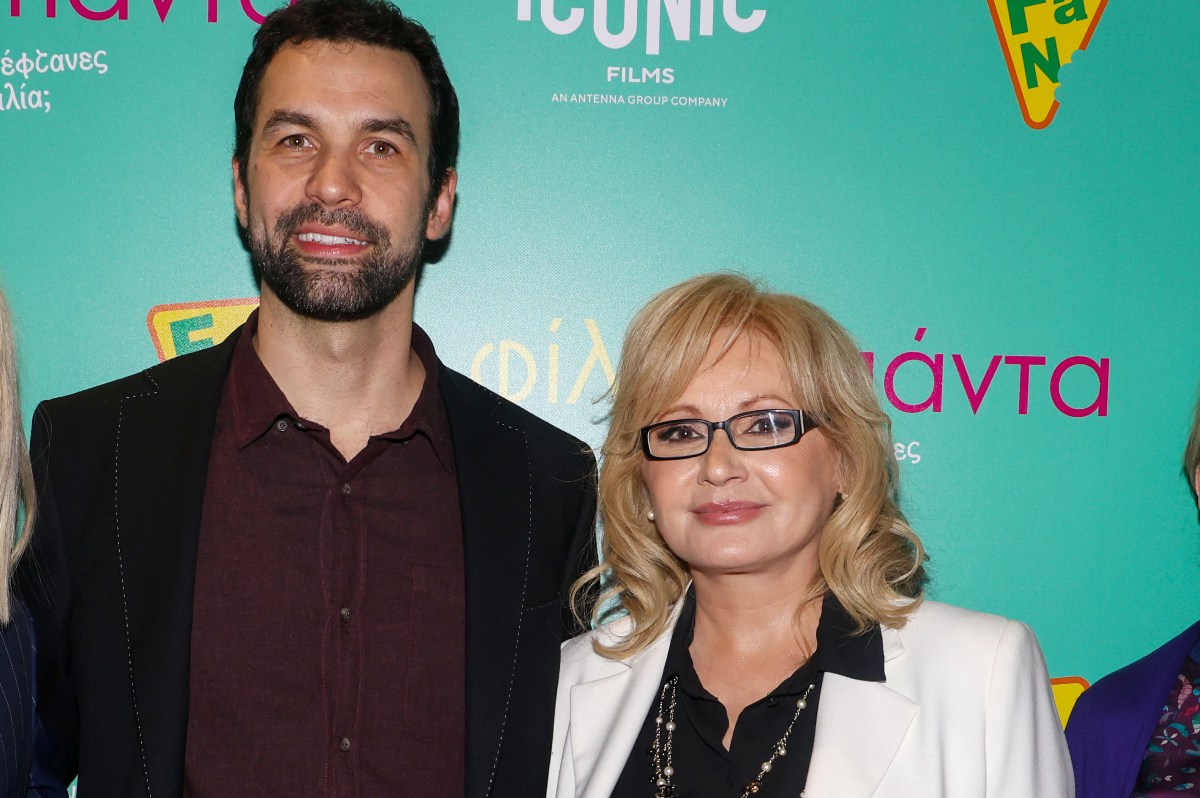 Η Αγγελική Νικολούλη στην πρεμιέρα του γιου της - Η ενόχληση με ερώτηση δημοσιογράφου