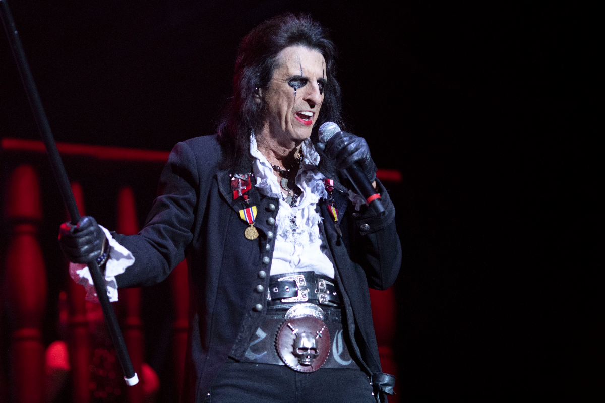 Άλις Κούπερ: Όσα αποκαλύπτει στη νέα αυτοβιογραφία του